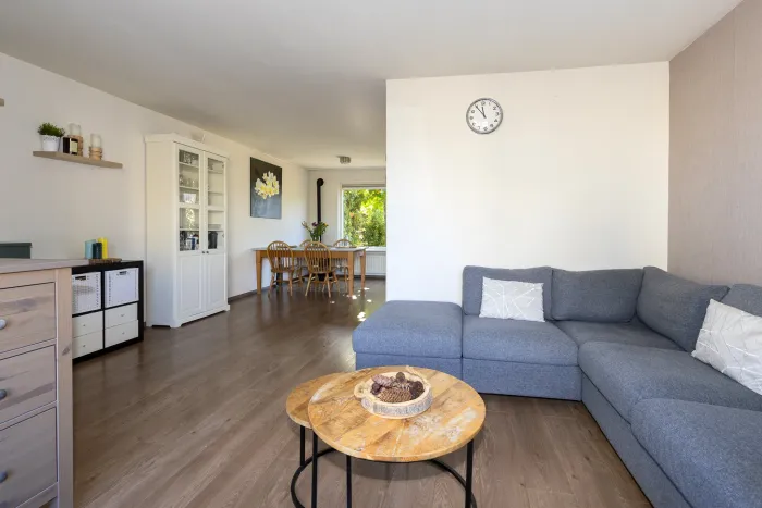 Woonkamer richting de eethoek