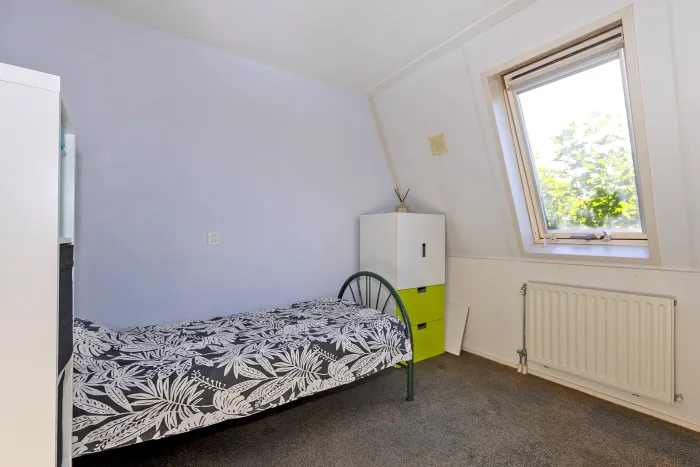 Tweede slaapkamer met dakraam